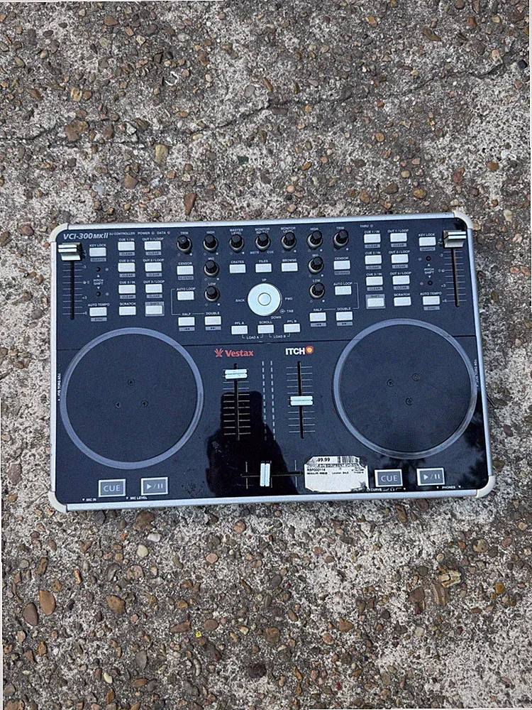 Vestax VCI-300 Portable DJ Controller for Serato AS IS For Parts or Repair