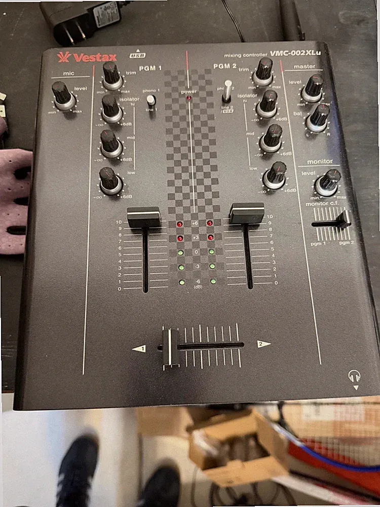 Vestax VMC-002XLu DJ Mixer Professional Battle Scratch Analog Mixer Low Price