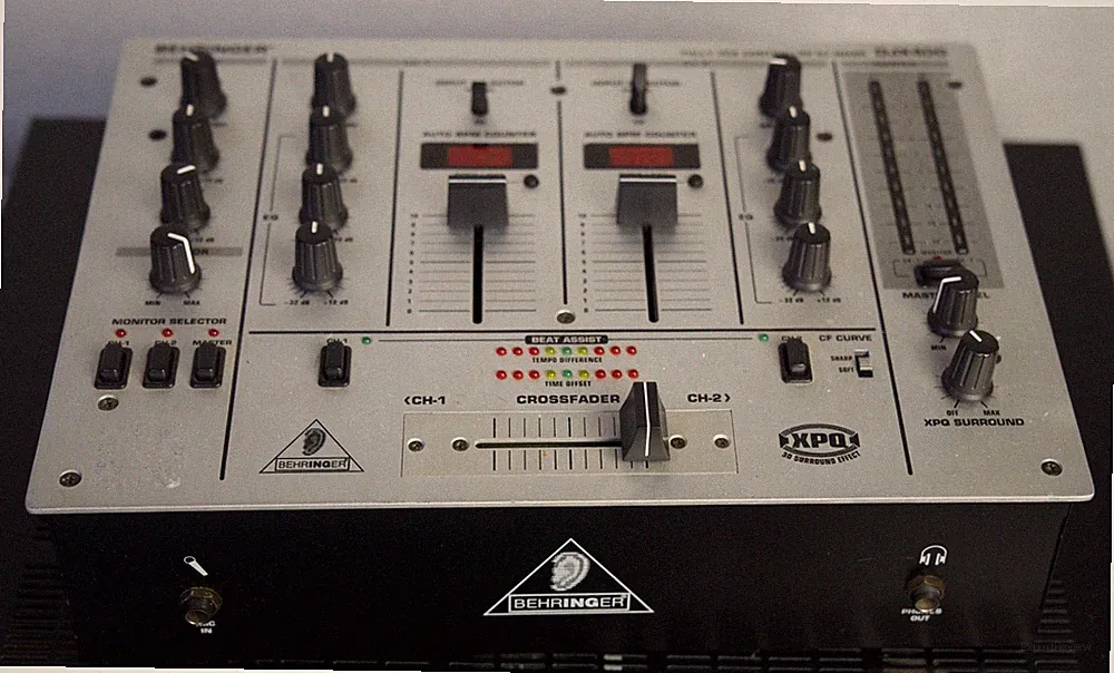VINTAGE BEHRINGER DJX400 2 CHANNEL PRO DJ MIXER BPM COUNTER VCA CONTROL