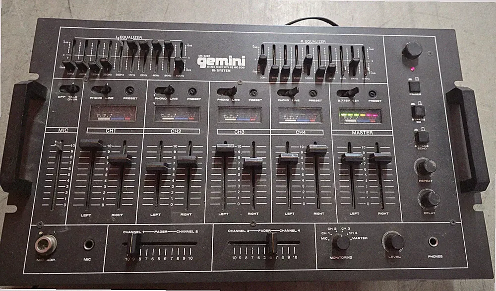 Vintage Gemini MX-9200 Stereo DJ Mixer 4-Channel 10-Band EQ Echo Low S/N 00199