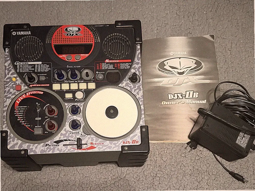 Yamaha DJX-IIB DJ Mixer Controller w/ Speakers (includes manual & adapter)